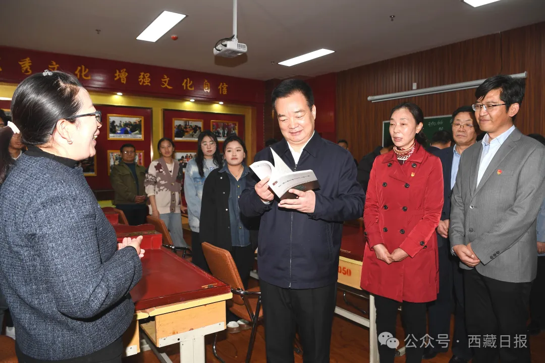  Wang Jun is investigating at Lhasa Teachers College